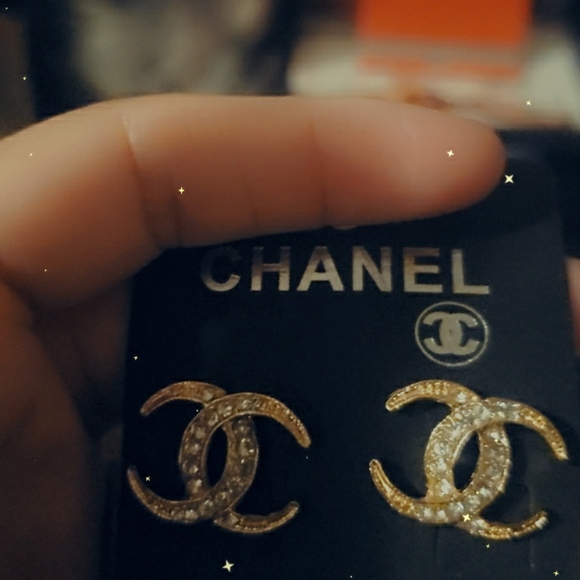 Earings $15 a pair - Picture 7 of 16